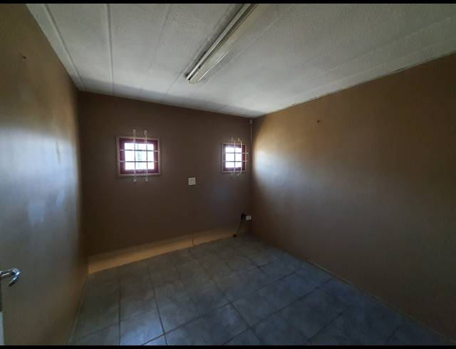 240M² WAREHOUSE TO LET IN DRIEHOEK